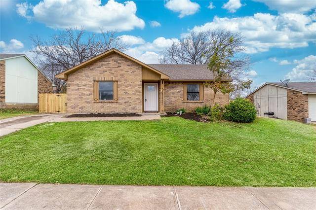 720 Sandstone Drive, Fort Worth, TX 76120