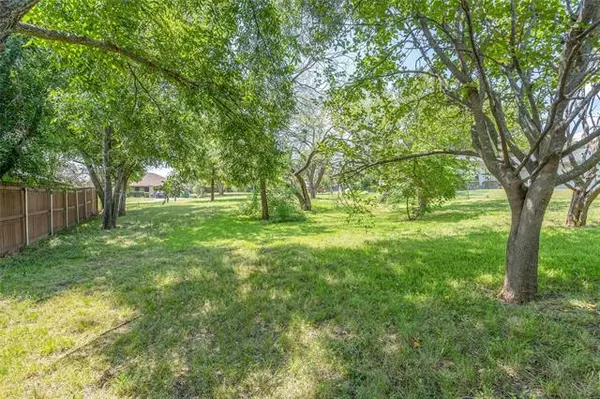 Lakewood Village, TX 75068,327 N Peninsula Drive