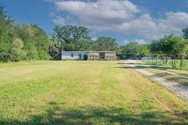 229 E Oak Street,  Santo,  TX 76472