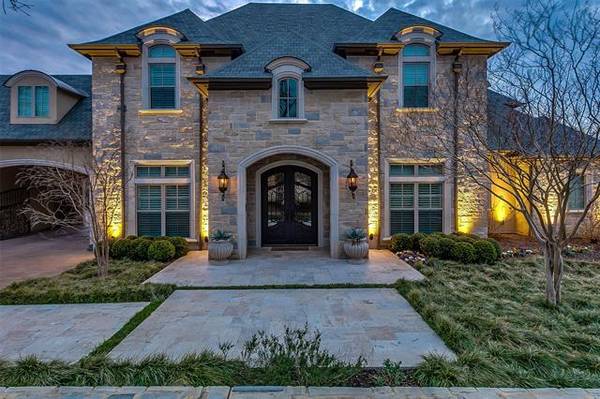 8121 Oakmont Drive, Burleson, TX 76028