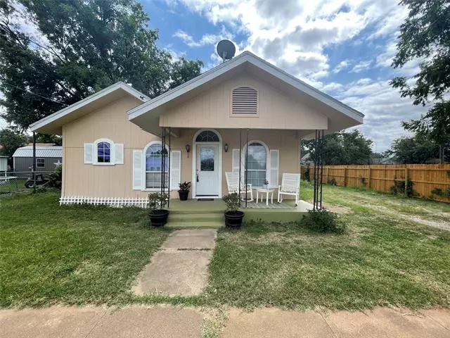 411 W Elm Street, Coleman, TX 76834