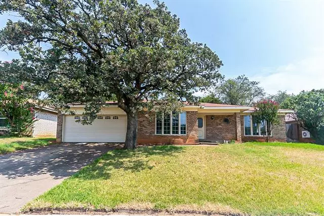 2420 Meadow Creek Drive, Bedford, TX 76021