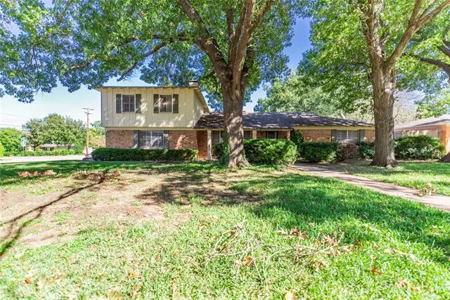 10322 Gooding Drive, Dallas, TX 75229