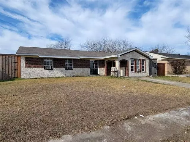 925 Peace Rose Avenue, Garland, TX 75040