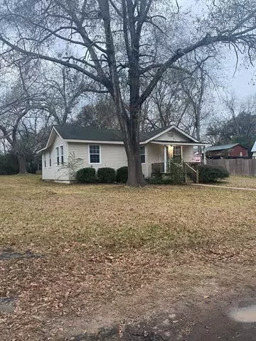 106 S Shell Street, Overton, TX 75684