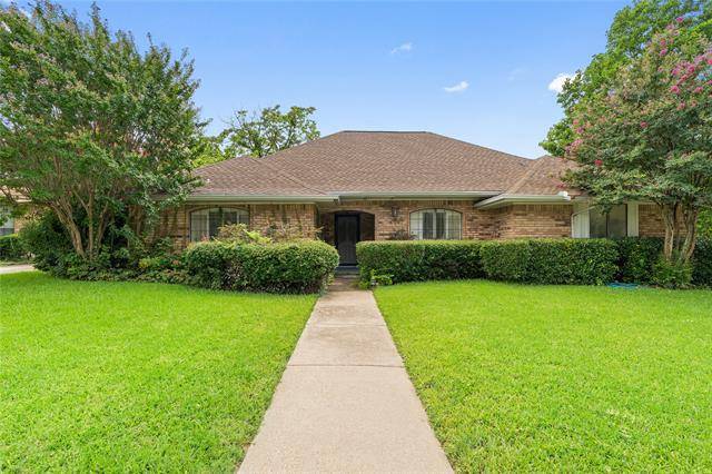 2000 Paddockview Drive, Arlington, TX 76017