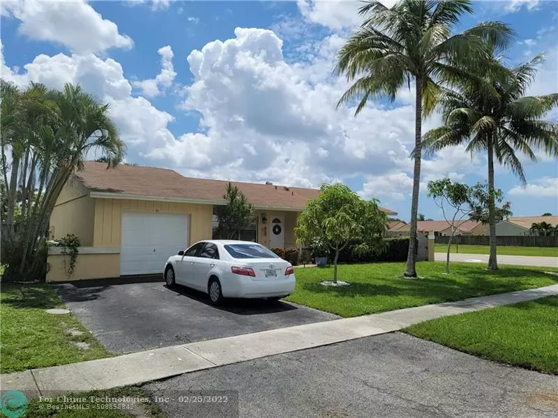 9764 Saddlebrook Dr, Boca Raton, FL 33496