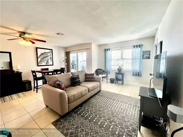 Pompano Beach, FL 33060,700 Pine Dr  #306