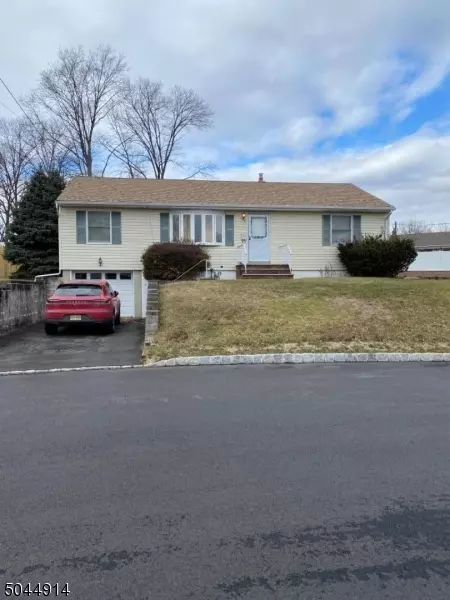 Clark Twp., NJ 07066,11 LINDA LN