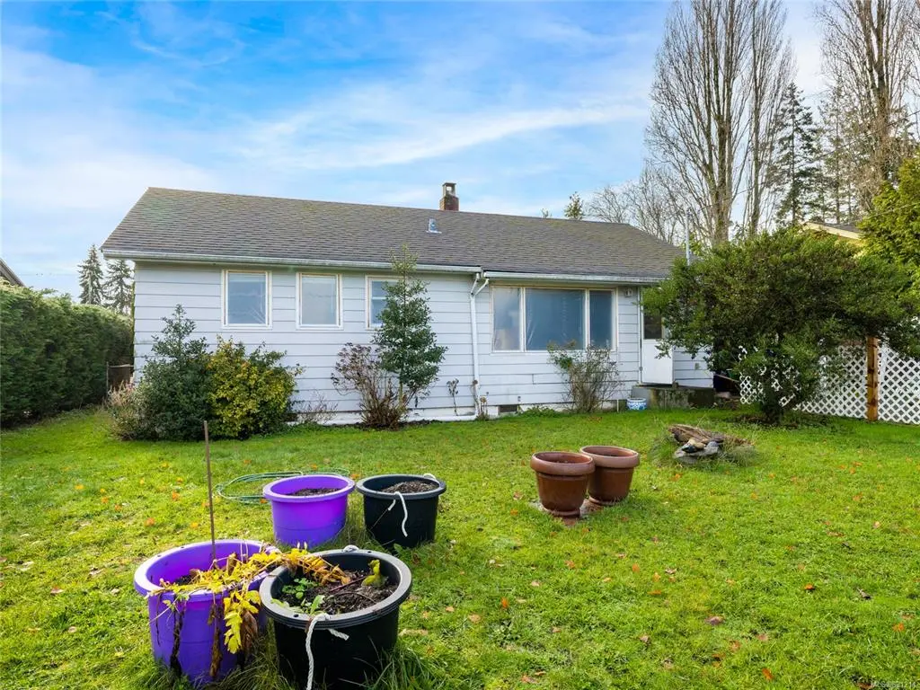 156 Ford Ave, Parksville, BC V9P 1M1