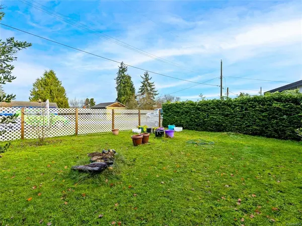 156 Ford Ave, Parksville, BC V9P 1M1