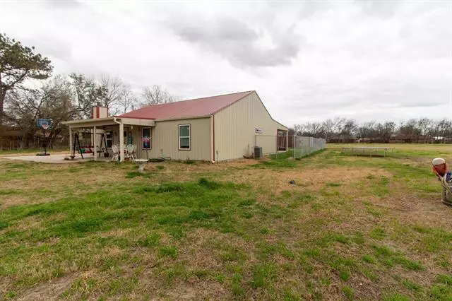 303 W Jeter Street, Mabank, TX 75147