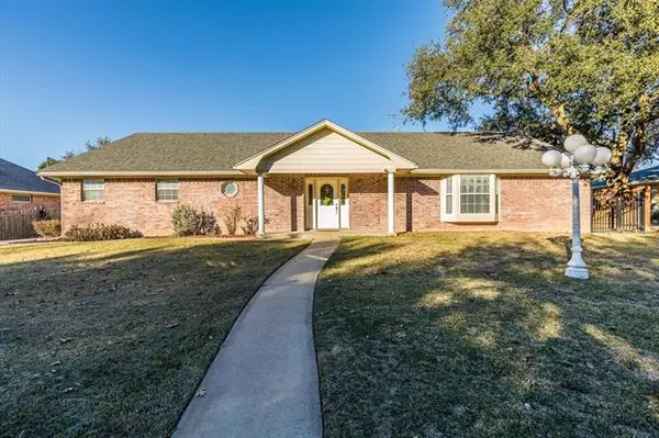 1102 S Harrison Street, West, TX 76691