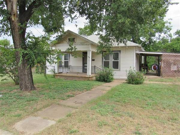 1006 3rd, Brownwood, TX 76801