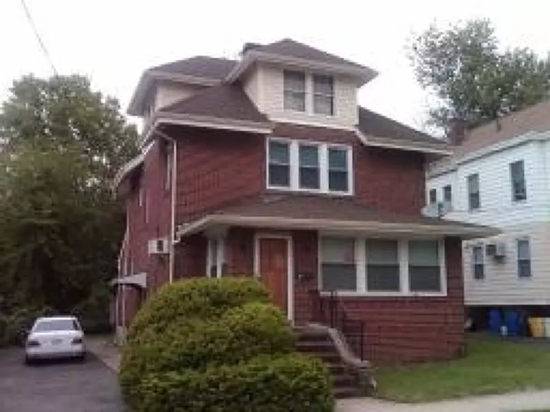 14 Hillman St, Clifton City, NJ 07011