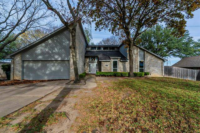 10180 Wandering Way Street, Benbrook, TX 76126