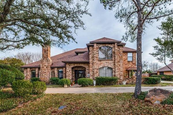 404 Kenshire Drive, Benbrook, TX 76126