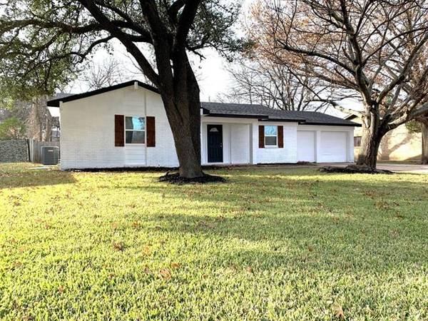 1116 Bryant Street, Benbrook, TX 76126