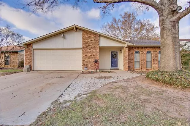 6805 Forestview Drive, Arlington, TX 76016