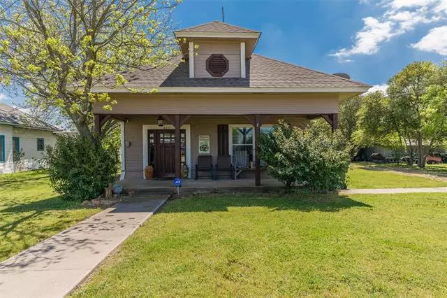 403 W Waco Street, Abbott, TX 76621