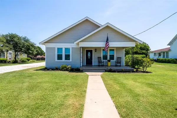 106 N Borden Street, Abbott, TX 76621