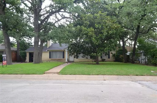 1421 S Oak Street, Arlington, TX 76010