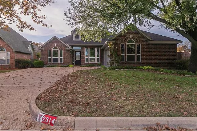 2314 Hunter Place Lane, Arlington, TX 76006