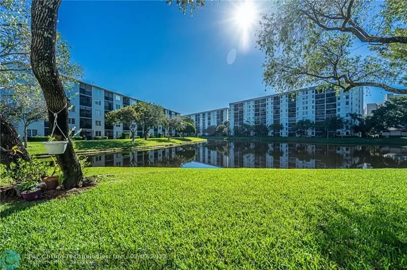 2228 N Cypress Bend Dr  #105, Pompano Beach, FL 33069