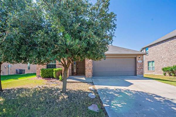 640 Swift Current Drive, Crowley, TX 76036