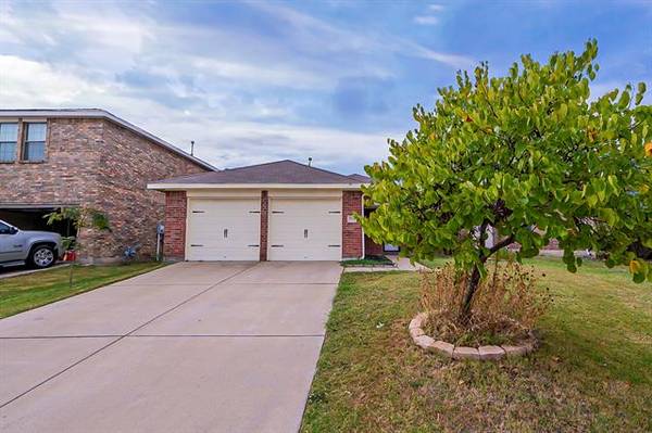 2912 Westover Drive, Grand Prairie, TX 75052