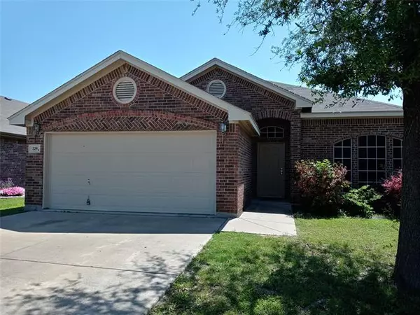 229 Creekside Drive, Saginaw, TX 76131