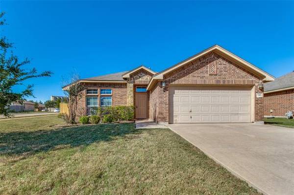 248 Creekside Drive, Saginaw, TX 76131