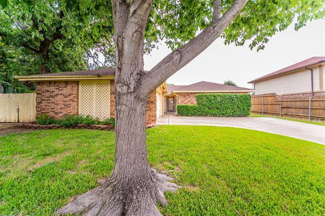 2402 Greenridge Court, Euless, TX 76039