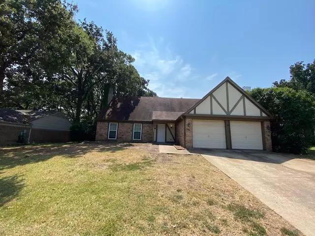 Euless, TX 76039,408 Knoll Wood Court