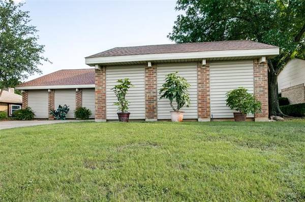 103 Country Lane, Euless, TX 76039