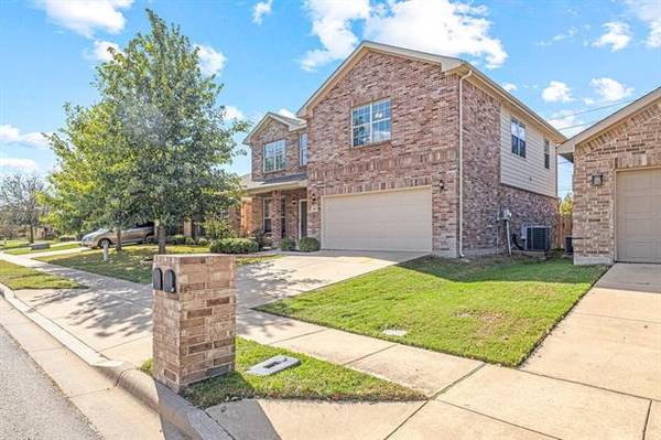 10517 Rising Knoll Lane, Fort Worth, TX 76131