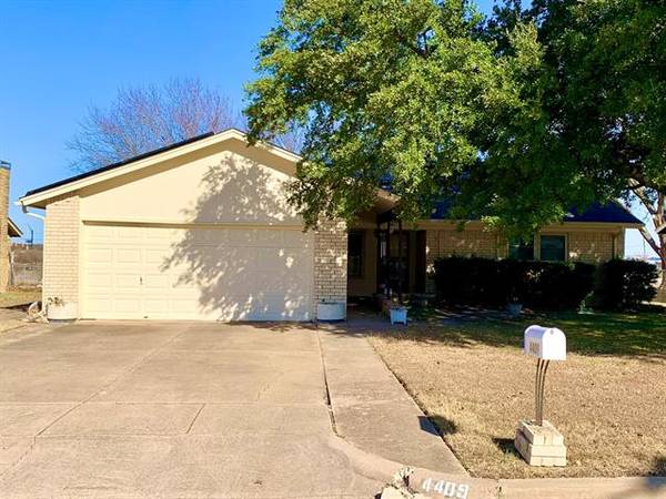 4409 Easy Street, Haltom City, TX 76117