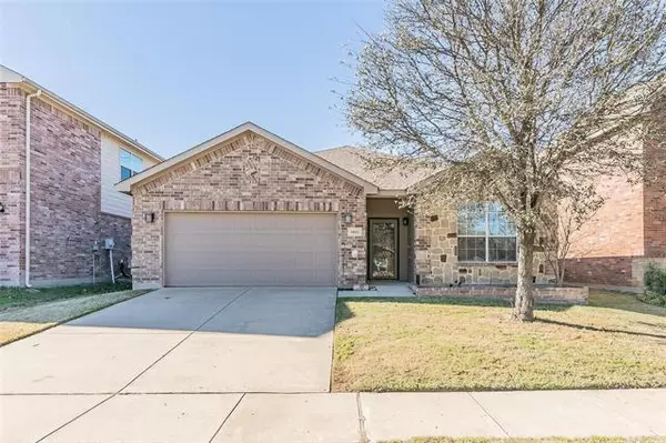 10521 Rising Knoll Lane, Fort Worth, TX 76131