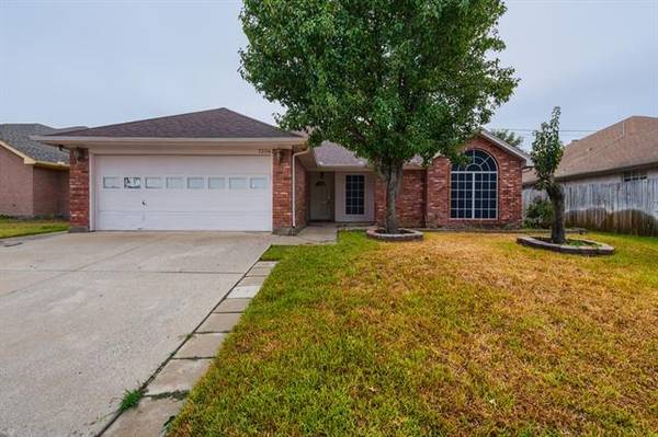 7304 Amber Drive, Watauga, TX 76148