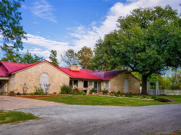 946 Faircrest Drive, Fairfield, TX 75840