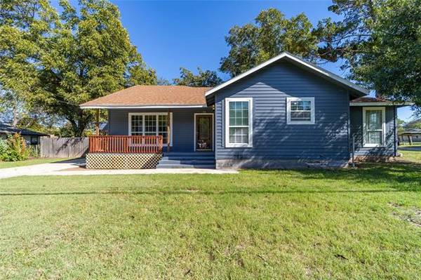 733 S Austin Street, De Leon, TX 76444