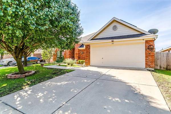 805 Forest Grove Lane, Fort Worth, TX 76036