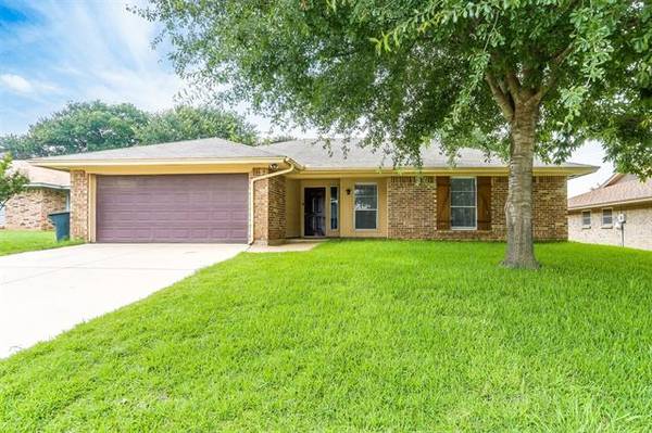 737 Newport Drive, Mansfield, TX 76063