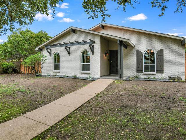 733 Oakland Street, Grand Prairie, TX 75052