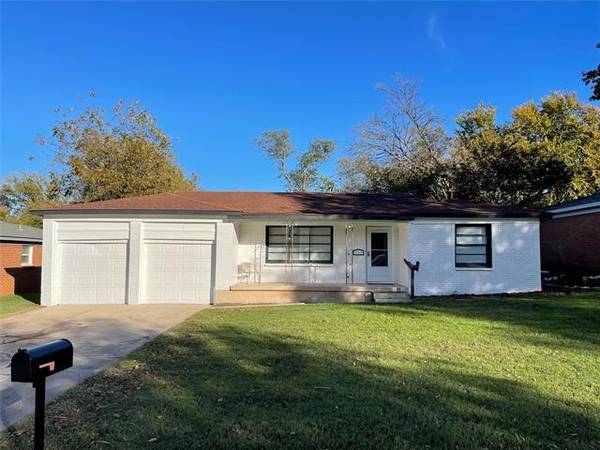 863 Ala Drive, White Settlement, TX 76108