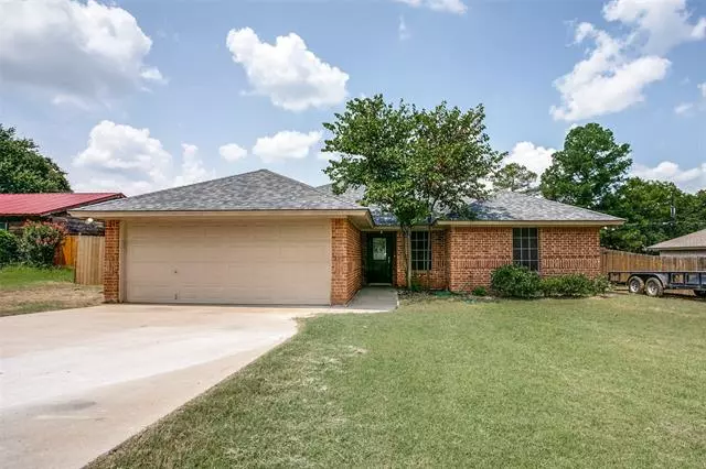 405 Oakwood Street, Azle, TX 76020