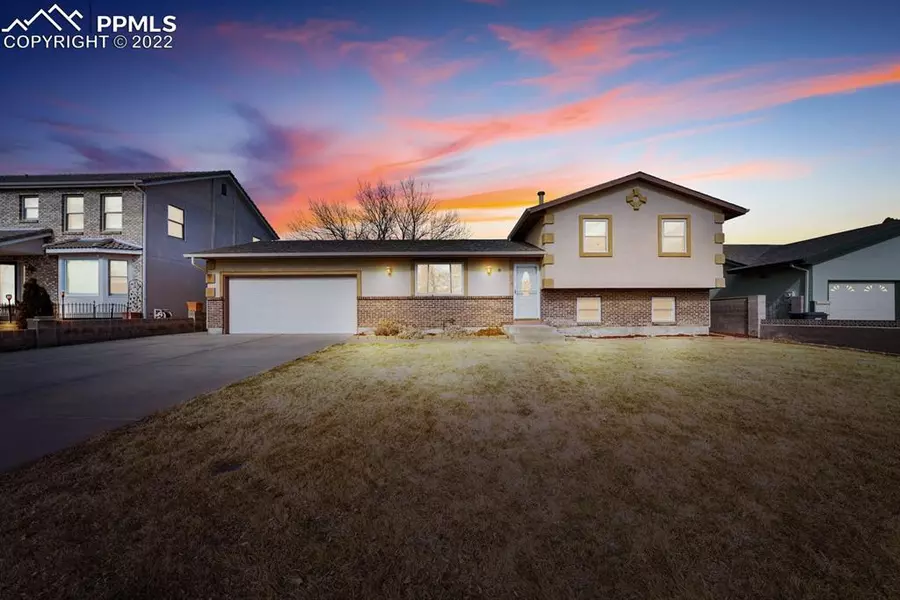 9 Starling DR, Pueblo, CO 81005