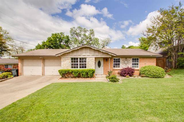 412 Joanna Drive, Hurst, TX 76053