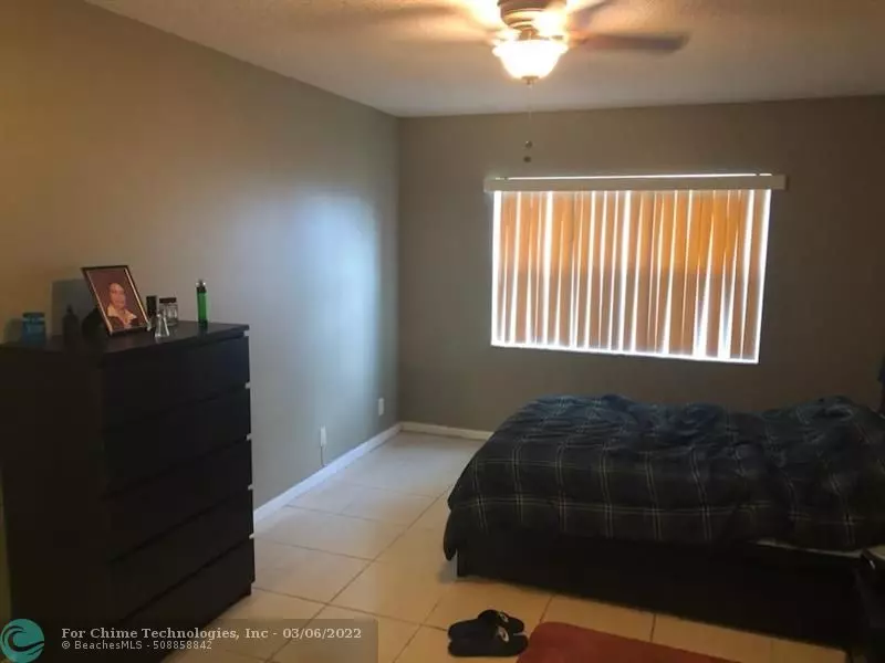 8290 Lake Dr  #520, Doral, FL 33166