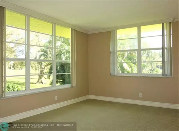 Pompano Beach, FL 33069,500 Oaks Ln  #207